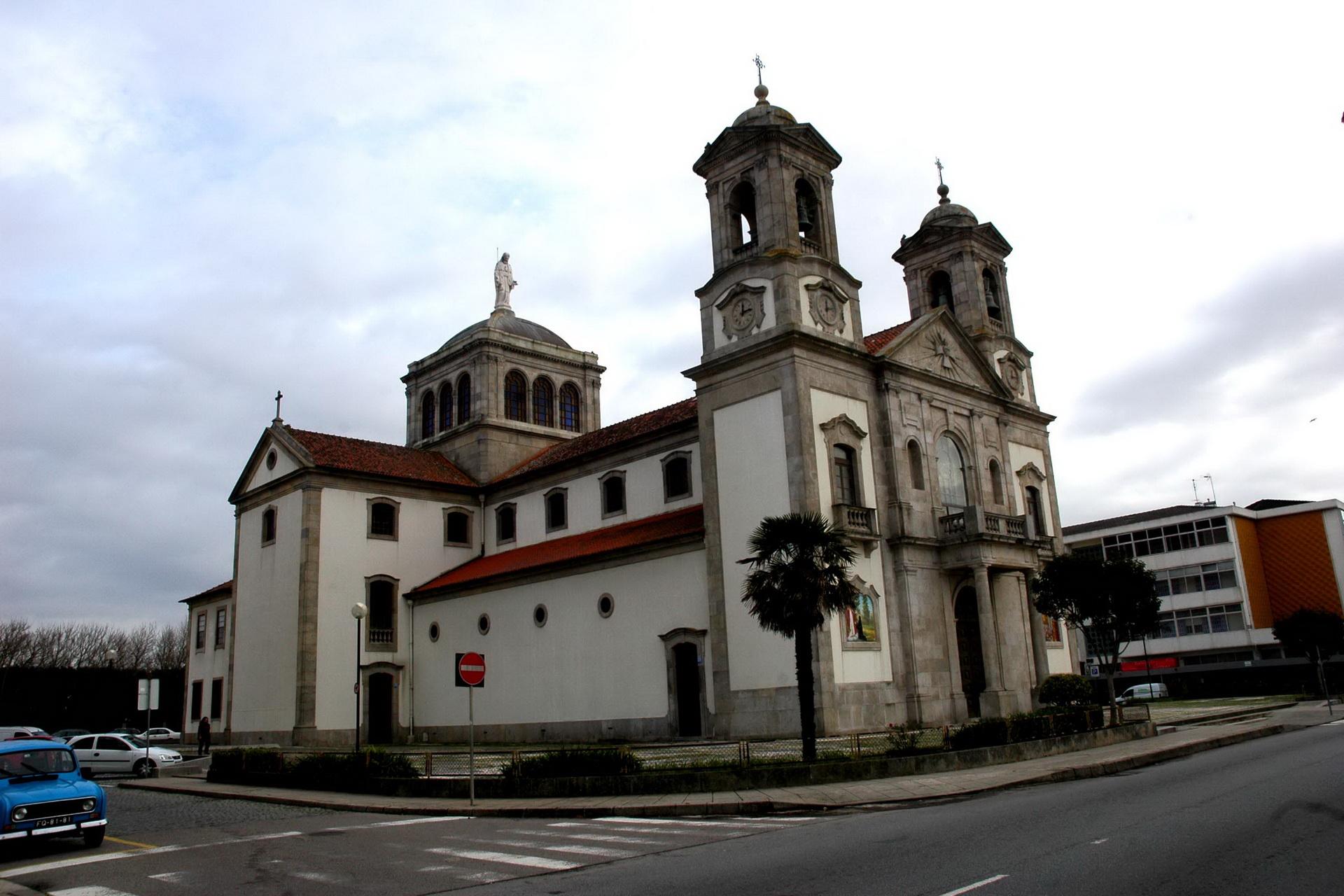 Basílica do Sagrado Coração de Jesus, Póvoa de Varzim: História, Arquitetura e Importância Religiosa hero image