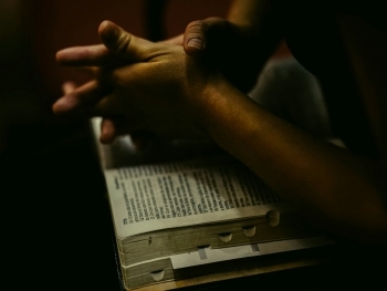 O Significado dos Evangelhos: Diferenças e Mensagens de Mateus, Marcos, Lucas e João image